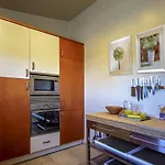 Villa Yvonne,private Pool,private Parking 1,7 Km From The Albufeira