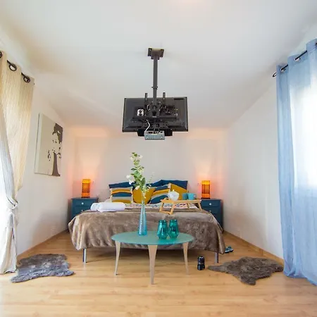 Villa Yvonne,private Pool,private Parking 1,7 Km From The Beatch