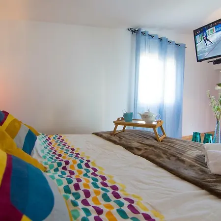 Yvonne,private Pool,private Parking 1,7 Km From The Beatch 别墅