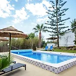 Yvonne,private Pool,private Parking 1,7 Km From The Вилла