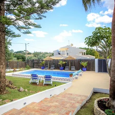 Villa Yvonne,private Pool,private Parking 1,7 Km From The Albufeira