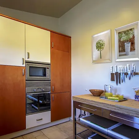 Villa Yvonne,private Pool,private Parking 1,7 Km From The Albufeira