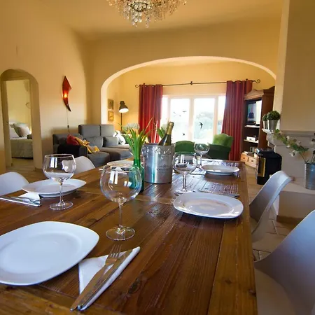 Yvonne,private Pool,private Parking 1,7 Km From The Beatch * Albufeira