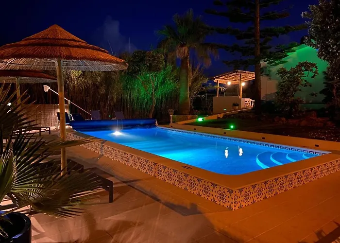 Villa Yvonne,private Pool,private Parking 1,7 Km From The Albufeira
