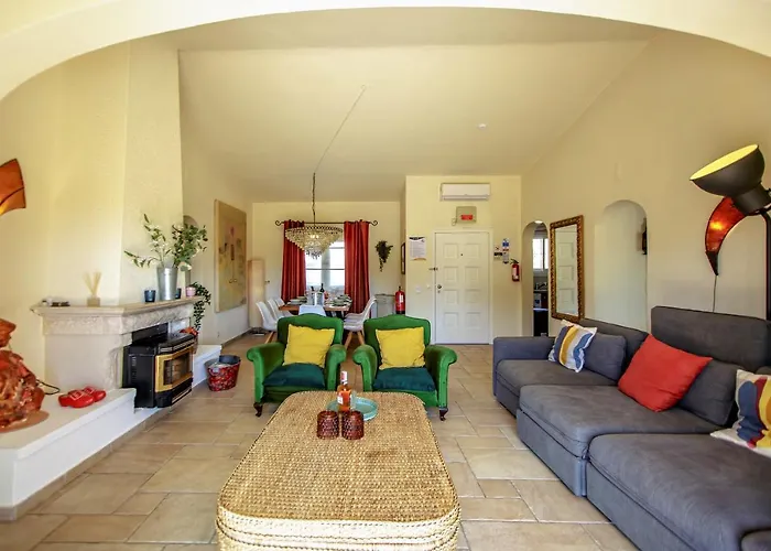 Villa Yvonne,private Pool,private Parking 1,7 Km From The