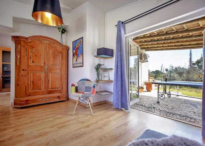 Villa Yvonne,private Pool,private Parking 1,7 Km From The *