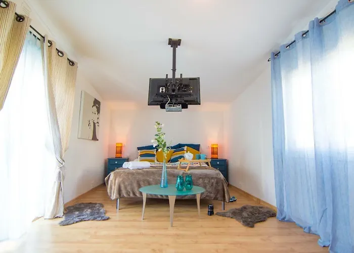 Villa Yvonne,private Pool,private Parking 1,7 Km From The